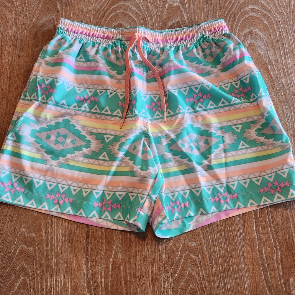 NWOT CHUBBIES Men’s Size Small 5’5”Aztec Tribal Pastel Print Swim Shorts